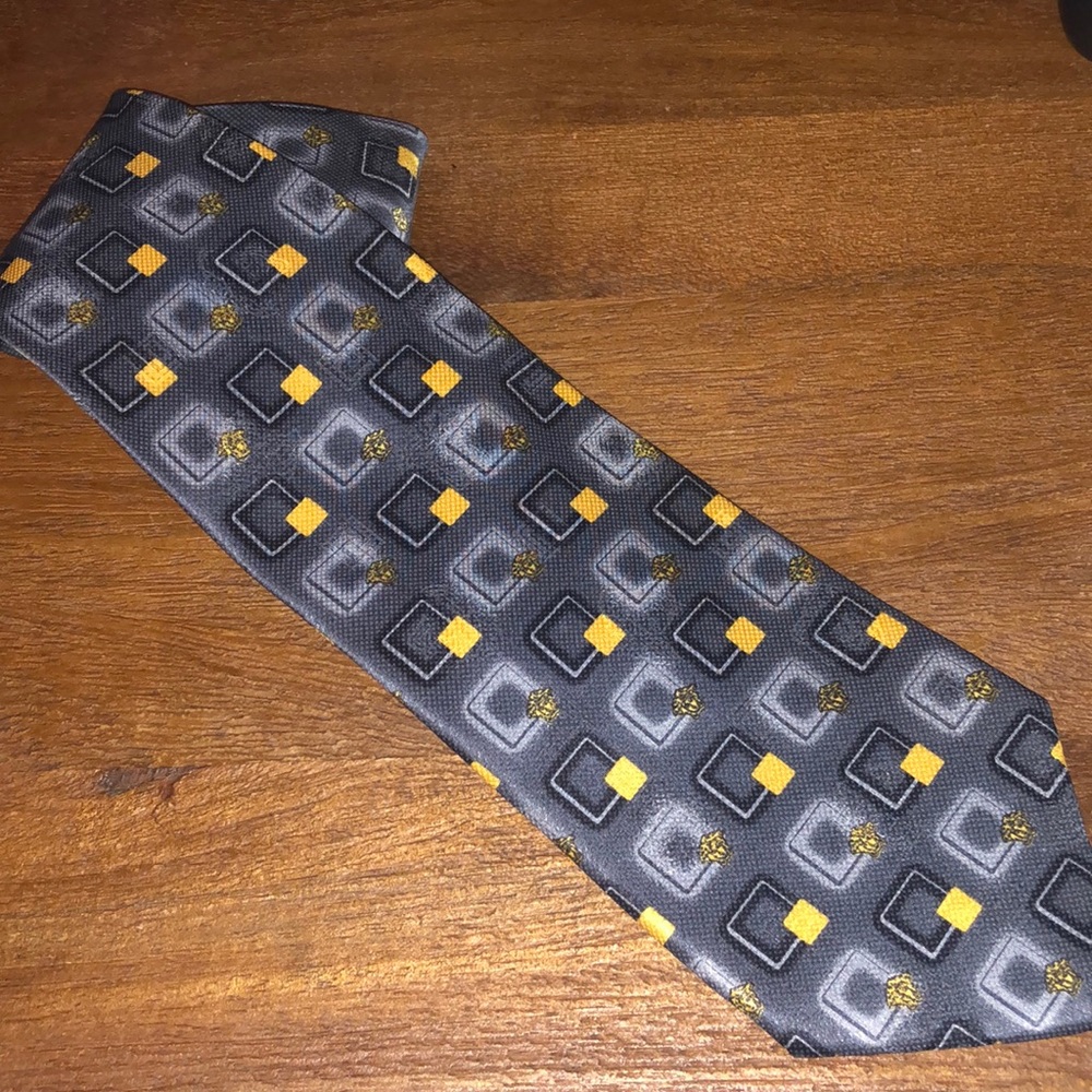 Versace grey patterned men’s tie in perfect condition.